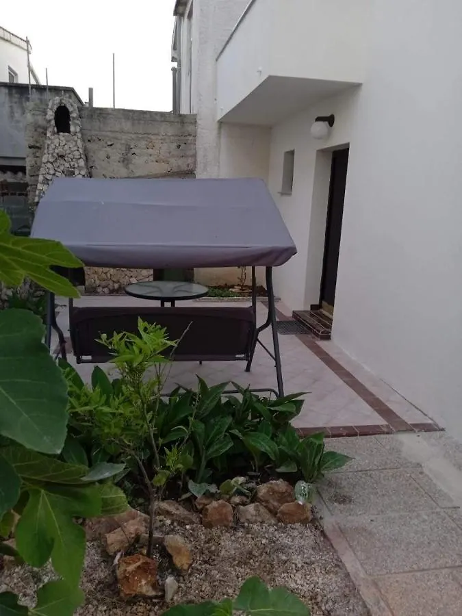 Sea Shell Apartments Vir