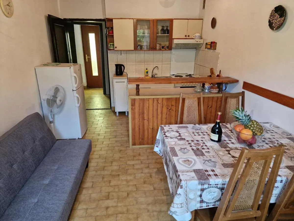 Sea Shell Apartments Vir